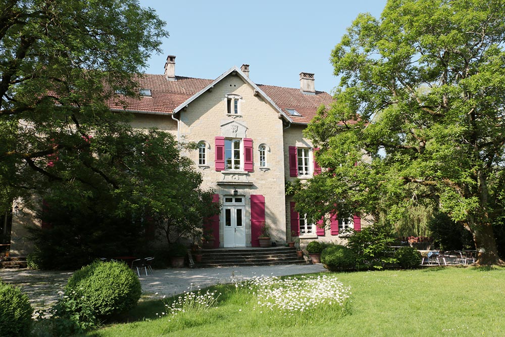 Le Château de la Linotte en Bourgogne Franche-Comté - Façade ensoleillée